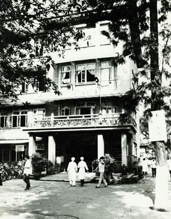 六七十年代及八十年代初的医院门诊大楼。7